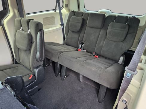 Used 2016 Dodge Grand Caravan SE FWD image 26