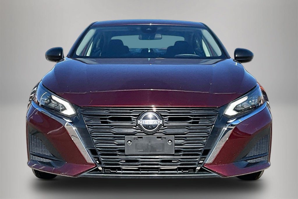 Used 2025 Nissan Altima 2.5 SV FWD image 2