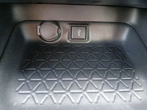 Used 2021 Toyota RAV4 LE FWD image 6