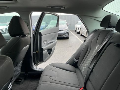 Used 2025 Hyundai Elantra SEL image 40