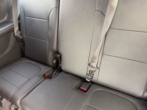 Used 2022 Chevrolet Traverse LT image 15