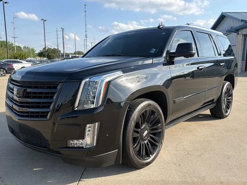 Used 2017 Cadillac Escalade Platinum AWD/4WD image 3
