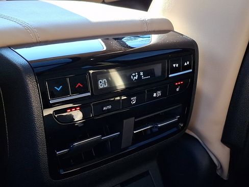 Used 2025 Acura MDX SH-AWD w/ Advance Package image 11