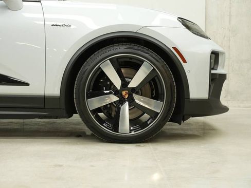 New 2026 Porsche Macan GTS Electric image 41