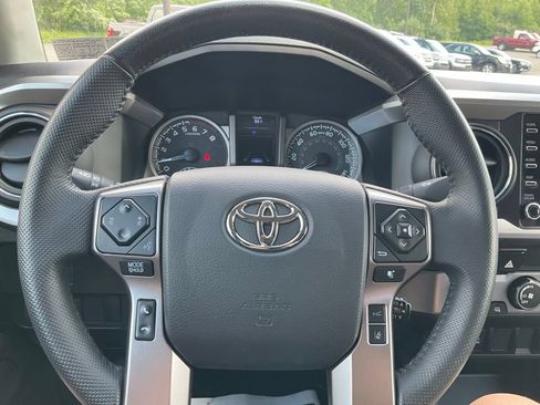 Used 2022 Toyota Tacoma SR5 AWD/4WD image 6