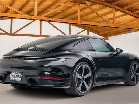 Used 2024 Porsche 911 Carrera image 4