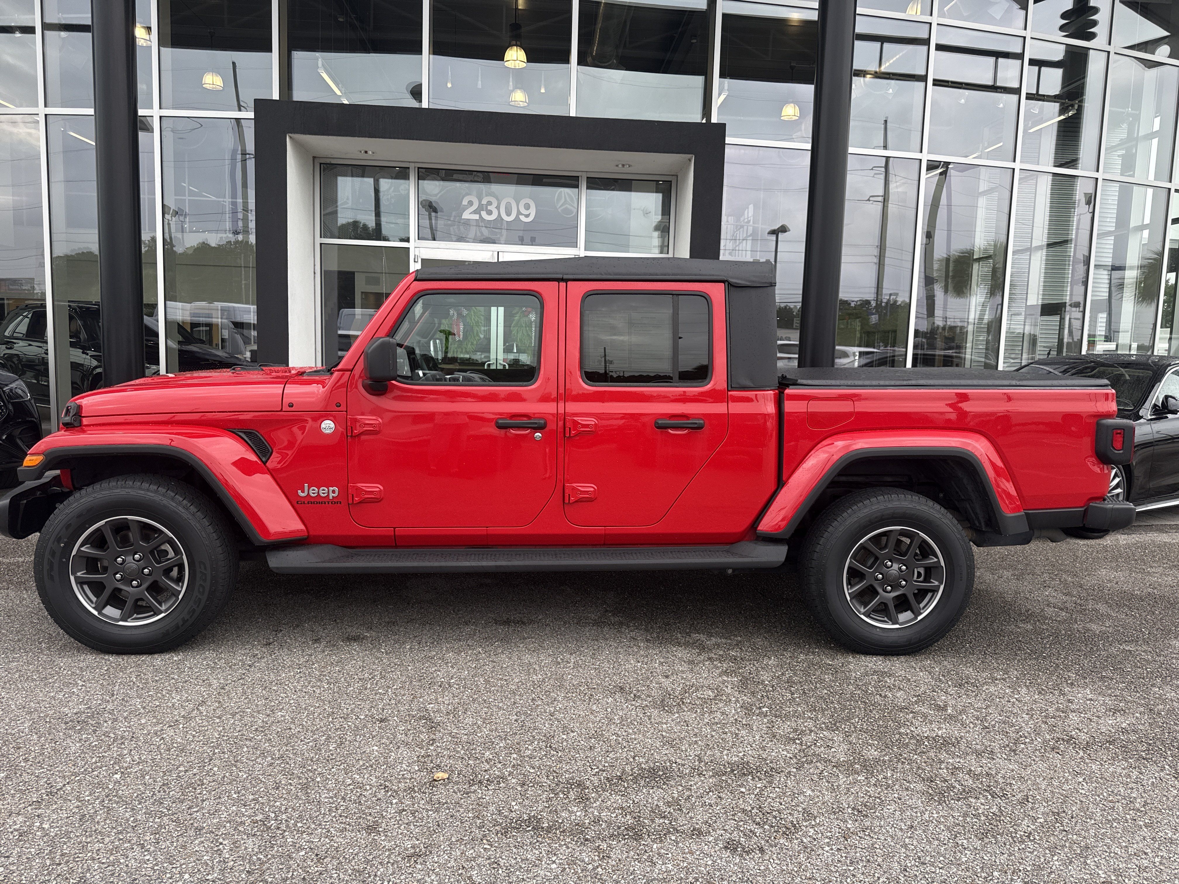 Used 2021 Jeep Gladiator Overland w/ Trailer Tow Package AWD/4WD image 2