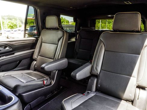 Used 2022 GMC Yukon SLT w/ SLT Premium Package AWD/4WD image 38
