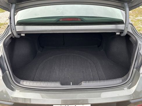 Used 2025 Hyundai Elantra SEL image 32