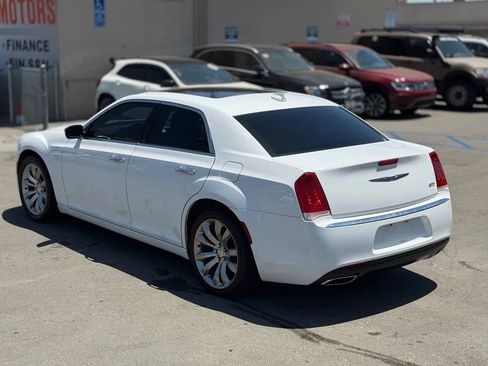 Used 2019 Chrysler 300 Limited RWD image 14