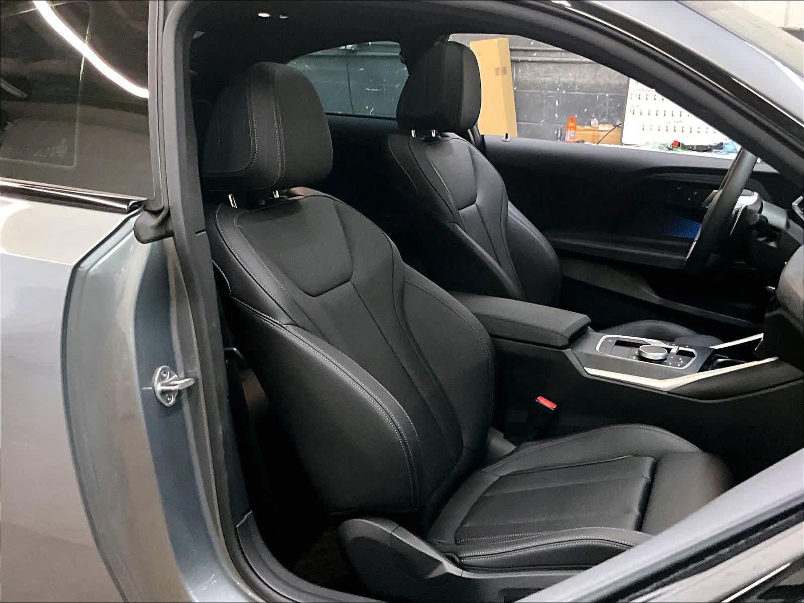 Used 2025 BMW 230i Coupe w/ Convenience Package RWD image 10