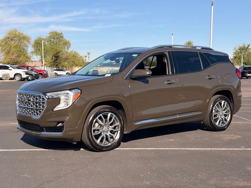 Used 2023 GMC Terrain Denali AWD/4WD image 2