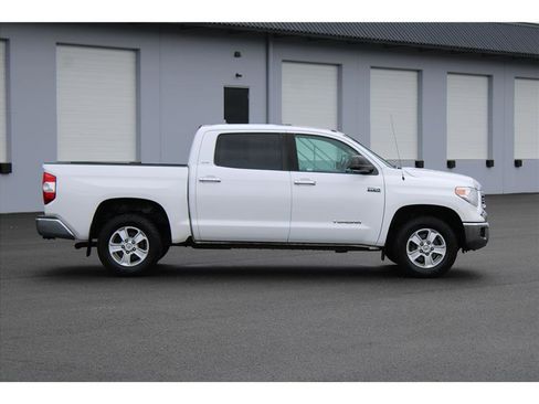 Used 2016 Toyota Tundra SR5 image 4