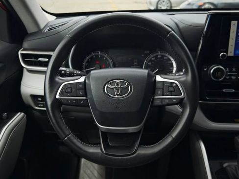Used 2023 Toyota Highlander XLE FWD image 21