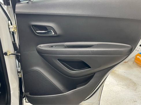 Used 2019 Chevrolet Trax LT w/ LT Convenience Package AWD/4WD image 37