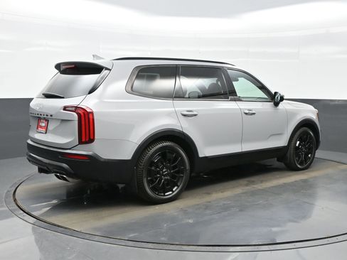 Used 2022 Kia Telluride SX w/ SX Prestige Package image 6