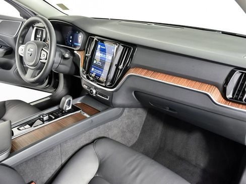 Certified 2025 Volvo V60 B5 Cross Country Plus image 25