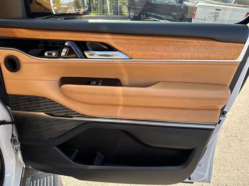 Used 2022 Jeep Grand Wagoneer Series III w/ Rear Seat Video Group 1 AWD/4WD image 34
