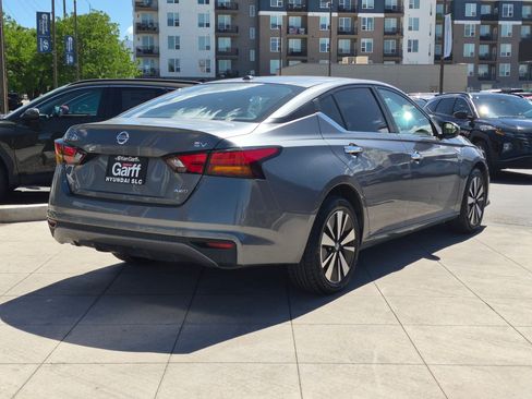 Used 2021 Nissan Altima 2.5 SV AWD/4WD image 3