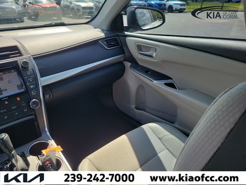 Used 2016 Toyota Camry SE w/ Moonroof Package FWD image 17
