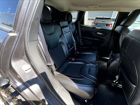 Used 2019 Jeep Cherokee Trailhawk w/ Comfort/Convenience Group image 22