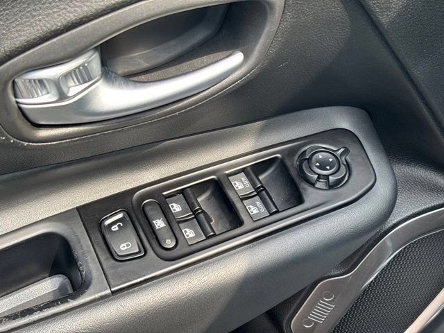 Used 2021 Jeep Renegade Limited AWD/4WD image 5