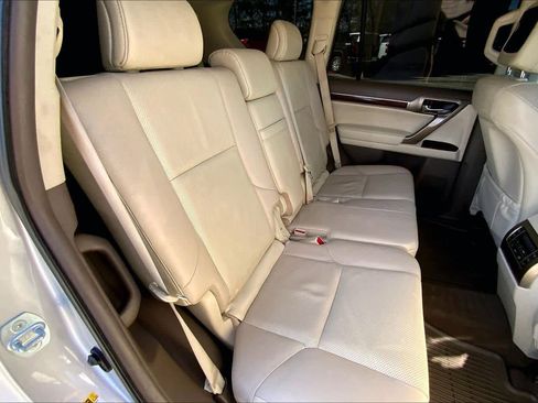 Used 2016 Lexus GX 460 image 19