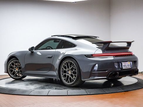 Used 2025 Porsche 911 Carrera image 3