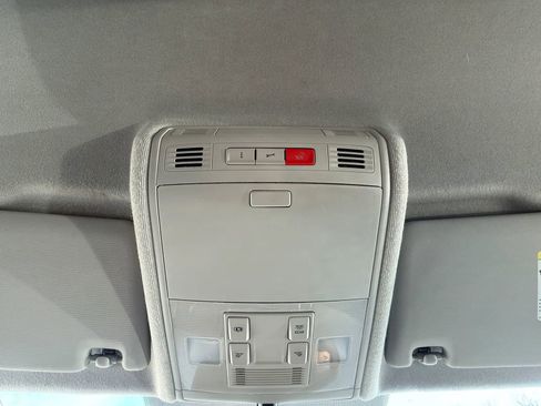 Used 2018 Volkswagen Tiguan SE image 39