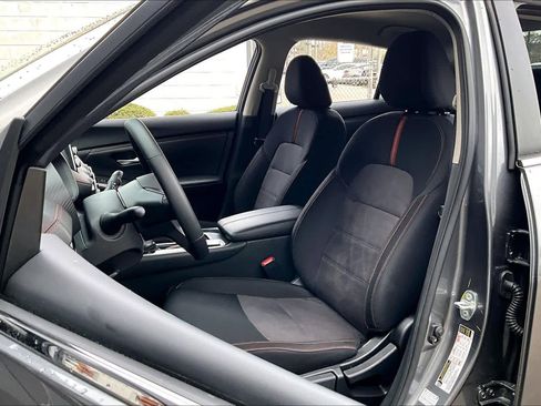 Certified 2025 Nissan Sentra SR image 8