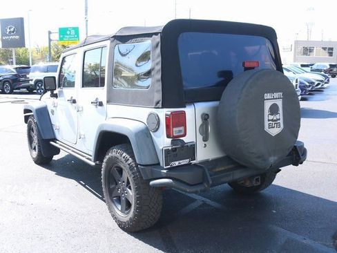 Used 2012 Jeep Wrangler Unlimited Rubicon AWD/4WD image 7