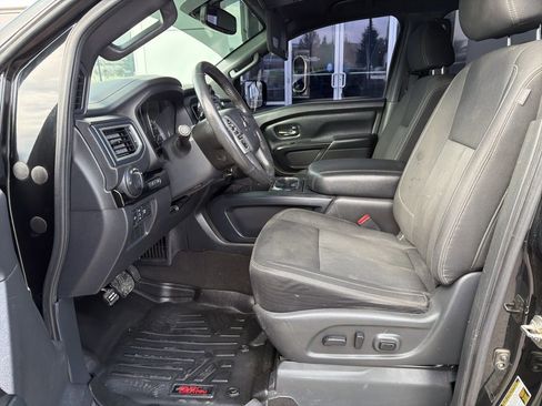 Used 2018 Nissan Titan SV w/ SV Convenience Package image 12