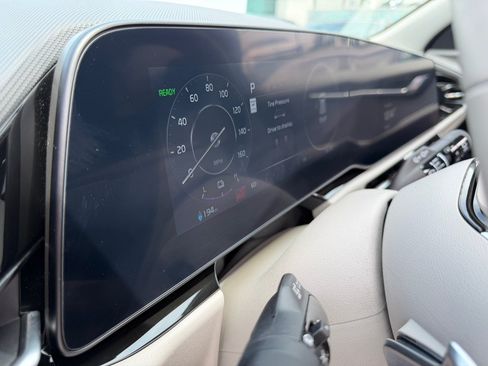 Used 2024 Kia Niro Wave w/ Wave Preserve Package FWD image 12