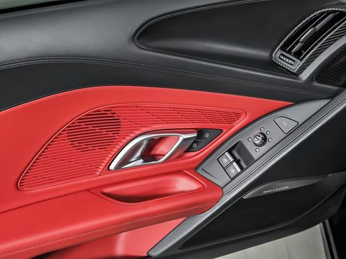 Used 2017 Audi R8 V10 w/ Ceramic Brake Package image 22