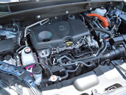 Used 2021 Toyota Venza XLE image 21