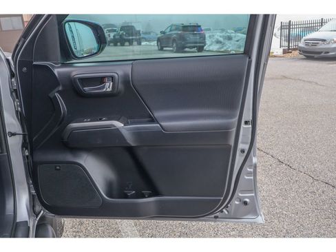 Used 2020 Toyota Tacoma TRD Off-Road w/ TRD Premium Off Road Package image 15