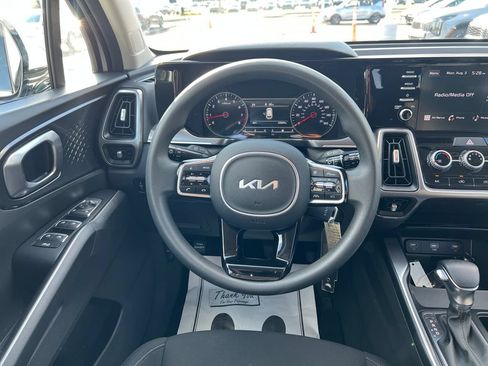 Used 2023 Kia Sorento LX AWD/4WD image 13