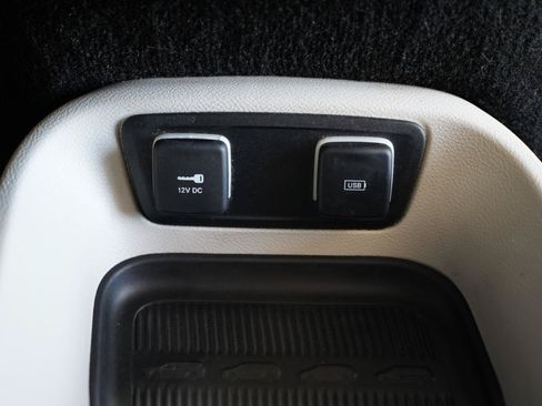 Used 2018 Chrysler Pacifica Limited FWD image 22
