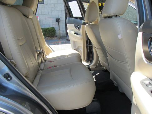 Used 2016 Nissan Rogue SV FWD image 14