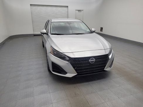 Used 2023 Nissan Altima 2.5 SV image 14
