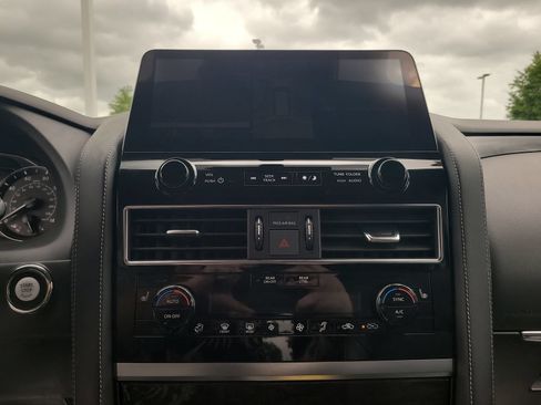 Used 2024 INFINITI QX80 Luxe AWD/4WD image 19