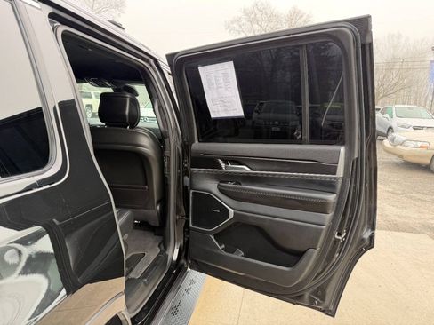 Used 2022 Jeep Wagoneer Series I AWD/4WD image 16