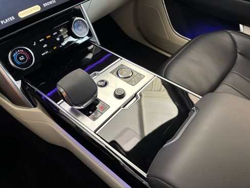 Used 2023 Land Rover Range Rover SE image 16
