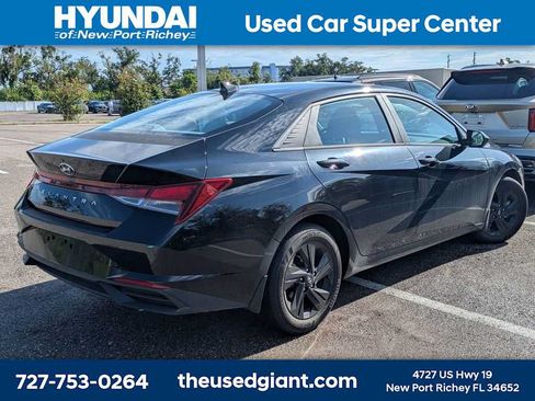 Certified 2023 Hyundai Elantra SEL FWD image 2