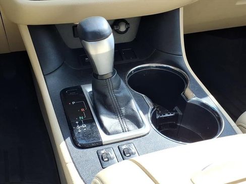 Used 2014 Toyota Highlander XLE FWD image 25