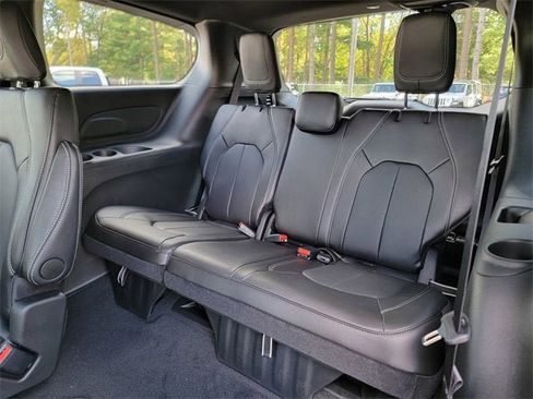 New 2026 Chrysler Pacifica Select w/ S Appearance Package image 21