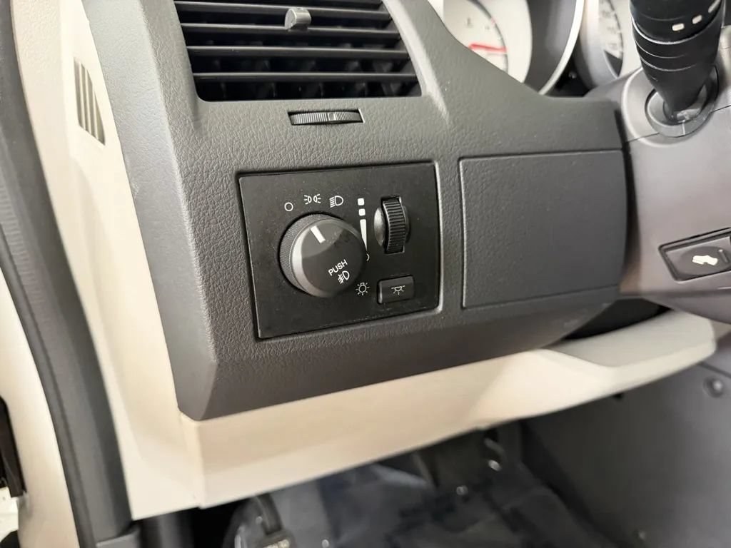Used 2009 Dodge Grand Caravan SXT w/ Entertainment Group 2 FWD image 16
