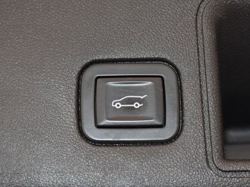 Used 2019 GMC Terrain SLT w/ Infotainment Package II AWD/4WD image 15
