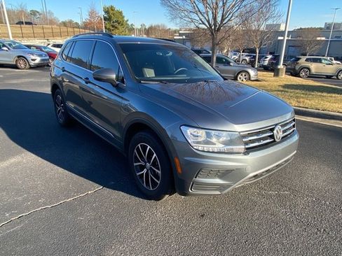 Used 2021 Volkswagen Tiguan SE image 8