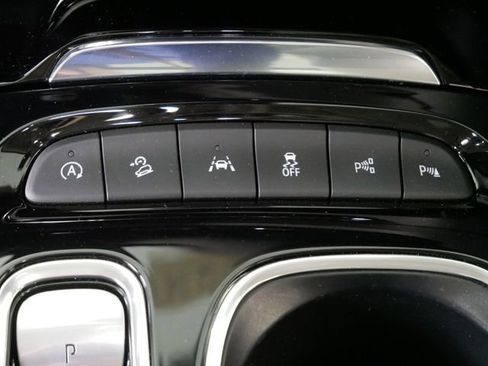 Used 2023 Buick Envision Avenir image 23